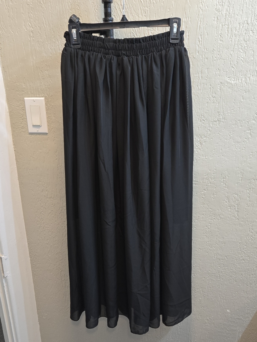 Women’s Black Elastic-Waist Chiffon Maxi Skirt - Picture 4 of 5